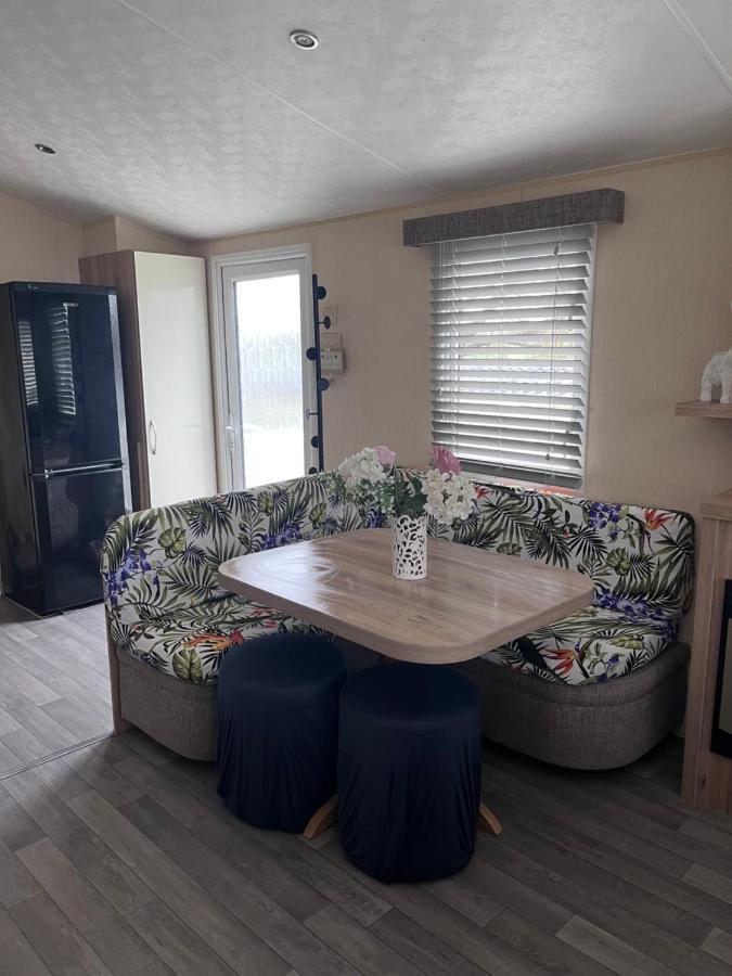 Take Me To The Beach At J&S Caravan Holidays Newquay Bay Resort Saint Columb Minor 외부 사진